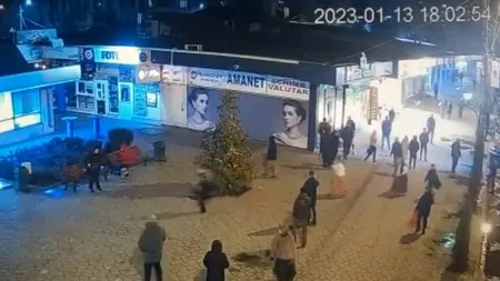 VIDEO | Ce a păţit minorul de 16 ani care a lovit o poliţistă cu piciorul în faţă? Răsturnare de situaţie!
