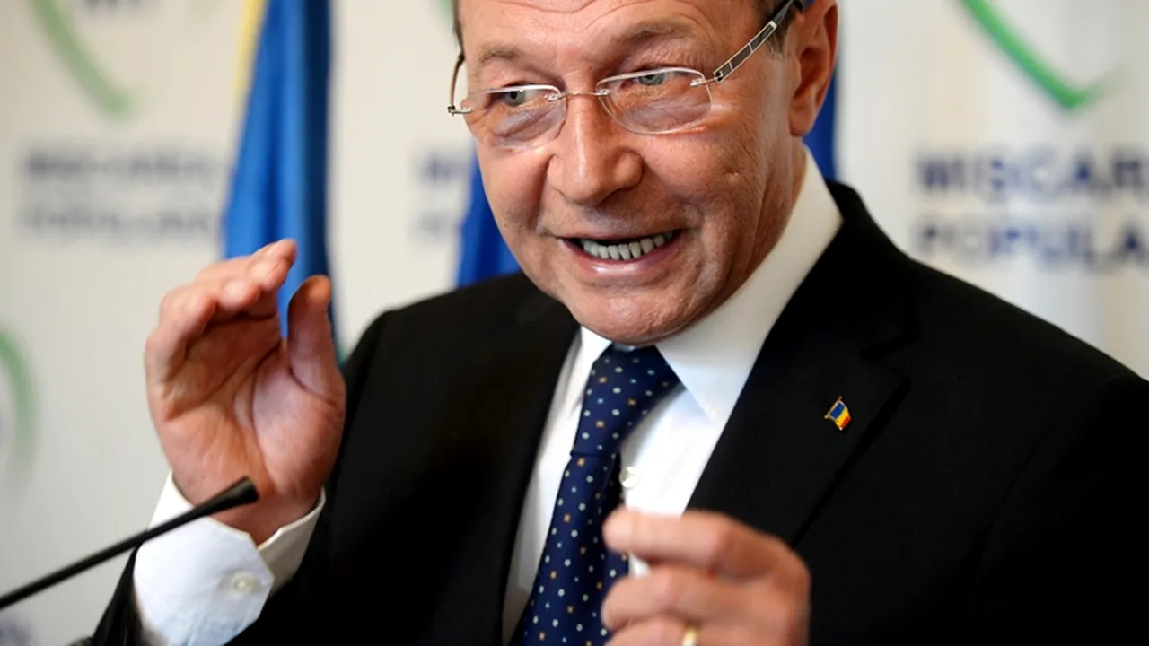 Băsescu respinge criticile la adresa fotografiei în care Hans Klemm apare cu steagul Ținutului Secuiesc: Ce putea să facă? Să ceară să mute steagul?


