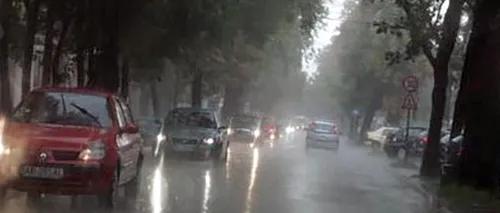 Furtuna a făcut prăpăd la Arad. Mai multe locuințe au fost inundate și copacii au căzut peste mașini