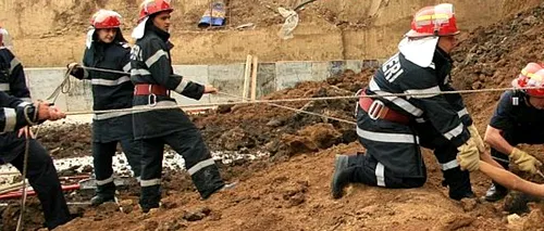 Un pompier a murit în timpul unei operațiuni de salvare a unor muncitori îngropați de vii