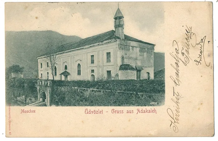 Moscheea din Ada Kaleh. Sursa Foto: Wikipedia Commons 