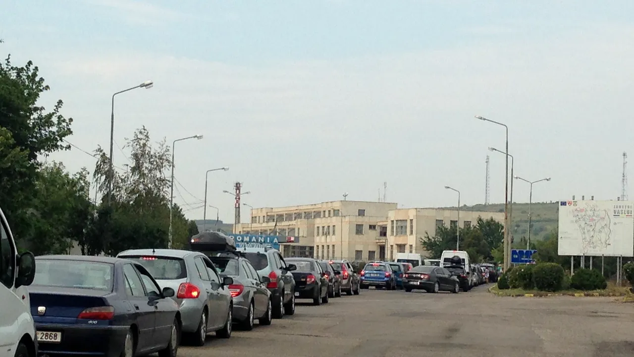 Un șofer s-a ales cu dosar penal, după ce a fost verificat de polițiști la Vama Albița. Ce documente le-a prezentat bărbatul
