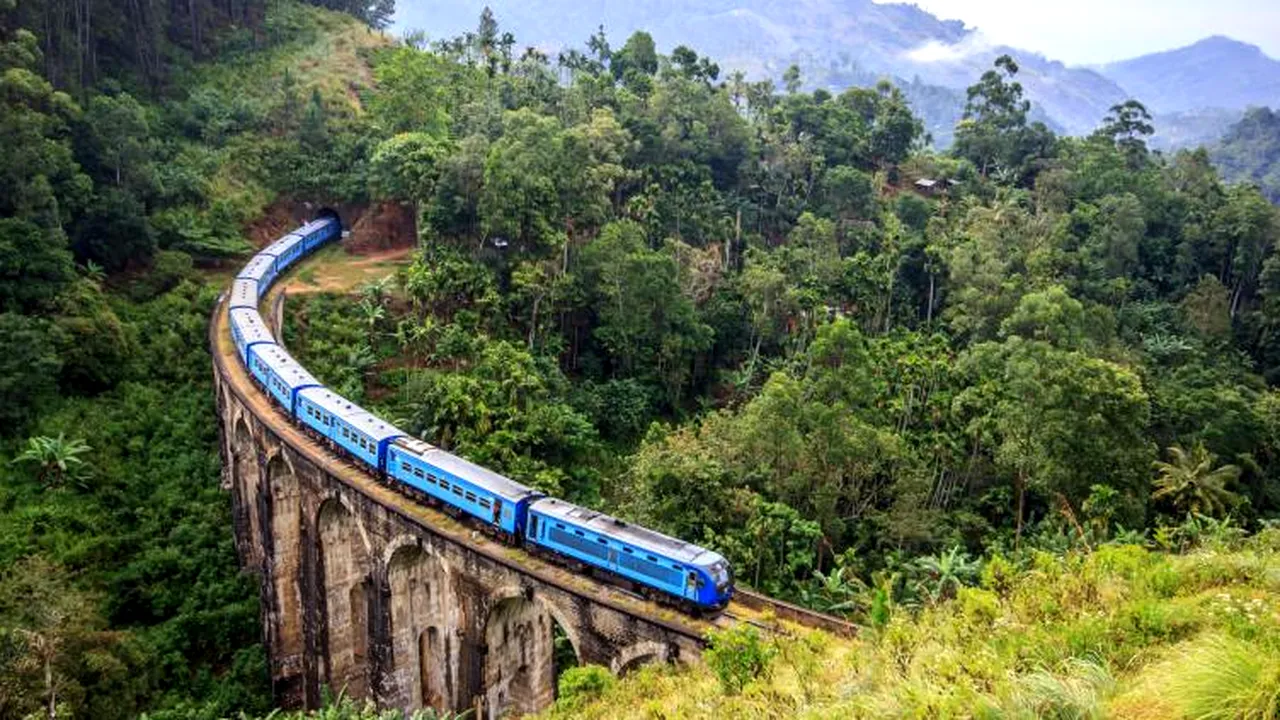 A adormit în tren și s-a trezit cu un BĂRBAT DEZBRĂCAT alături! O femeie din Scoția a trăit șocul vieții ei