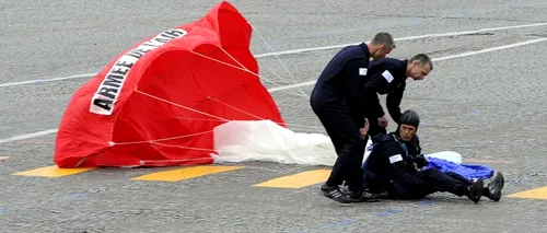 Un parașutist a fost rănit în timpul paradei de Ziua Franței. De la cine a venit CEL MAI NEAȘTEPTAT MESAJ de încurajare: Sper că nu veți păstra o amintire neplăcută