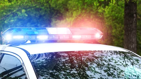 Graba l-a dus la secție pe un brăilean. Nu a dat prioritate și a izbit în plin o autospecială a POLIȚIEI, care a ricoșat într-un stâlp