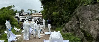 Descoperire MACABRĂ în Mexic. 19 cadavre au fost găsite de autorități într-un camion