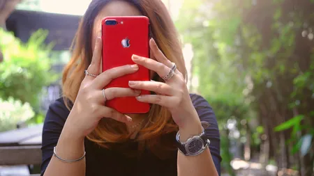 Influența smartphone-ului asupra atenției. De ce nu e bine să ții telefonul mobil în fața ta