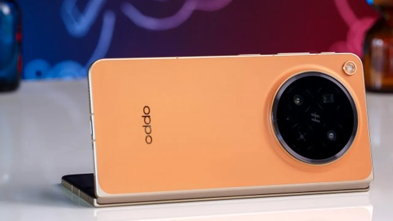 Primul telefon care se pliază, iar zona unde ecranul se îndoaie este invizibilă