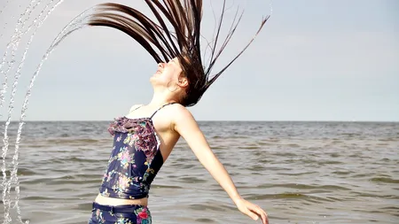 Ce se întâmplă cu părul dacă nu-l mai speli cu șampon