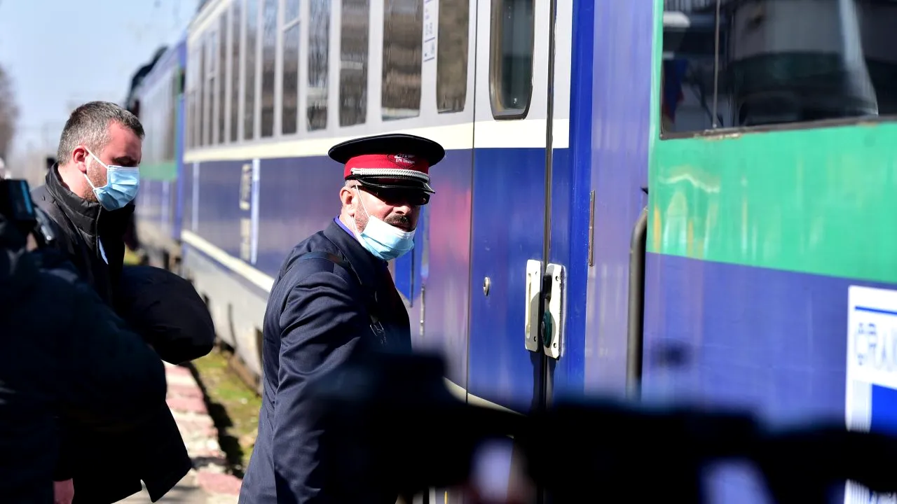 Incident feroviar. Un tren a agăţat cablurile de înaltă tensiune. Pasagerii au fost evacuați