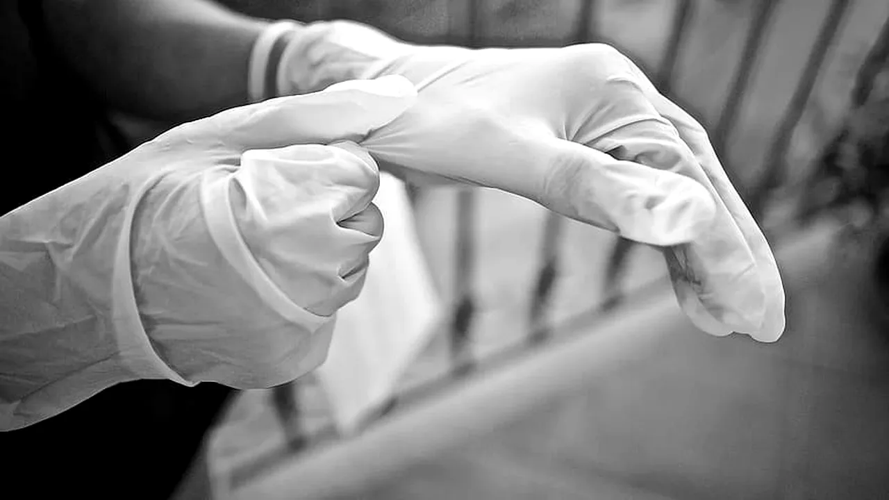 S-au inventat mănușile antiCovid care distrug noul coronavirus în 60 de minute! Unde se găsesc