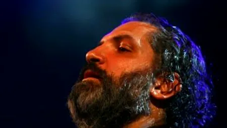 La 19 ani cânta pe străzile Atenei, la 31 făcea primul milion de dolari. Povestea artistului român care a renunțat la muzică pentru afaceri