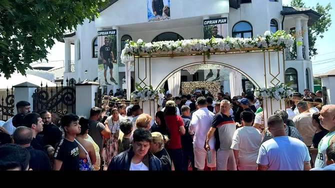 CANCAN: Ciprian Pian, condus pe ultimul drum. Cine a participat la înmormântarea organizată cu fast