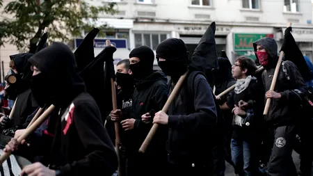 Confruntări violente între poliție și protestatari la Atena, după o demonstrație a anarhiștilor