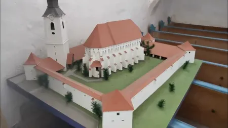 Puțini români știu de existența SATULUI din România în care găsești „Cetatea slăninilor”. Care sunt ritualurile locului