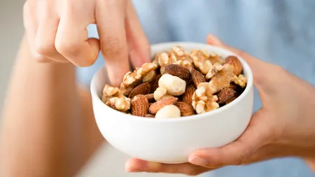 Ce se întâmplă în organismul tău dacă vei consuma, zilnic, nuci la micul dejun. Ce arată un studiu
