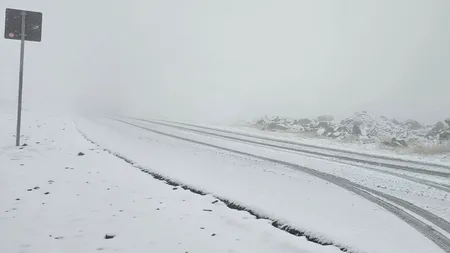 Prima zăpadă ÎNCHIDE unul dintre cele mai frumoase drumuri din România. Când se redeschide Transalpina