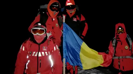 DRAPELUL ROMÂNIEI, dus de salvamontiști pe cele mai înalte vârfuri din ȚARA DORNELOR. Anul trecut, doi temerari au murit într-o AVALANȘĂ