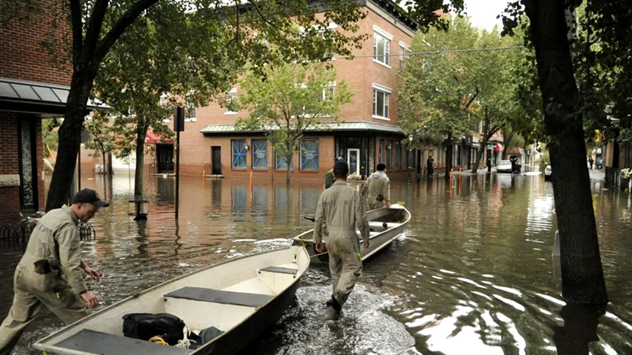 URAGANUL SANDY. Benzină și două tipuri de bacterii, descoperite în apa din zonele afectate de inundații din New York