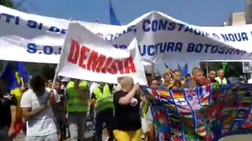 Zeci de șoferi protestează în Botoșani față de starea proastă a infrastructurii din județ