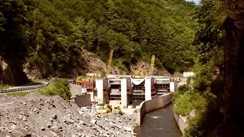 MEDIU. USR atacă la CCR legea care permite construirea de hidrocentrale în arii naturale protejate