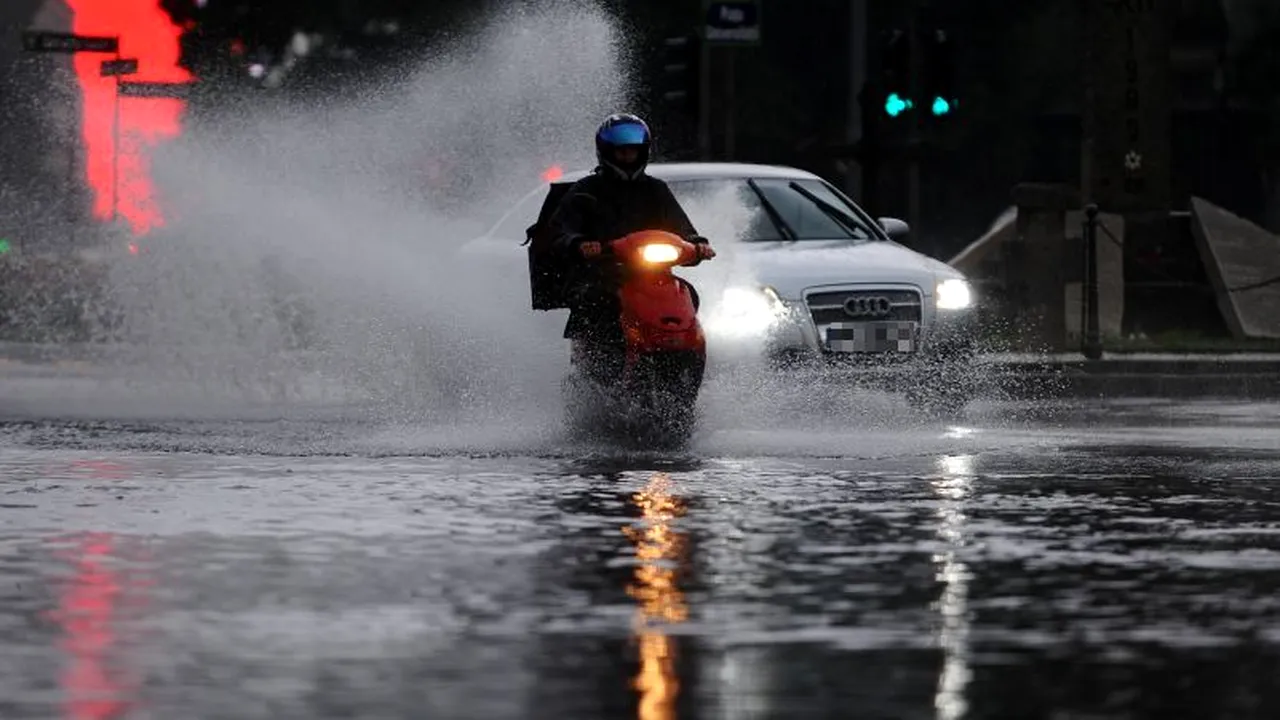 AVERTIZARE METEO. Ploi torențiale și vijelii, în Dâmbovița și sud-estul județului Argeș