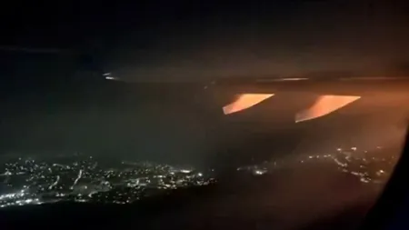 Momente de groază pentru pasagerii unui avion. Un motor a luat foc imediat după ce aeoronava a decolat