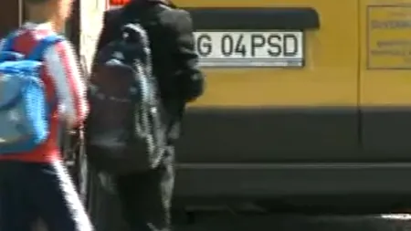 Fetiță de cinci ani la spital, după ce a fost lovită de o mașină la coborârea din microbuzul școlar