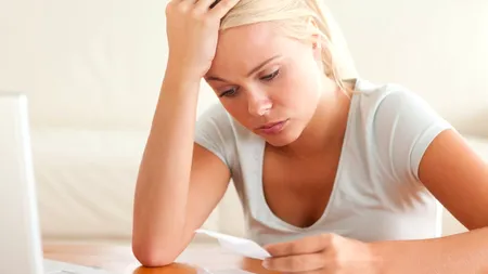 Tinerii români, tot mai ÎNGRIJORAȚI de costul vieții și securitatea națională. Ce arată noul Eurobarometru