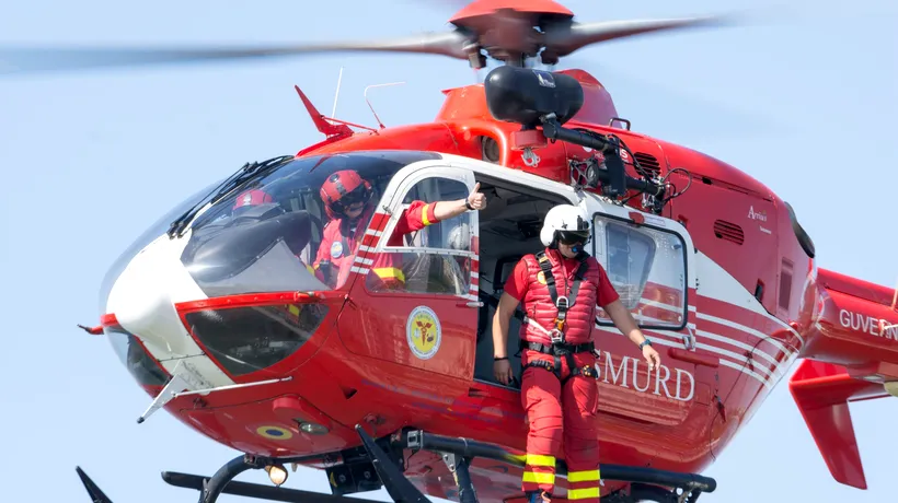 COINCIDENȚĂ. Un asistent medical de pe un elicopter SMURD a trăit un adevărat șoc! A fost chemat pentru o intervenție, dar când a ajuns la fața locului a rămas fără cuvinte: „Îl ținea de mână și îl încuraja mereu!”