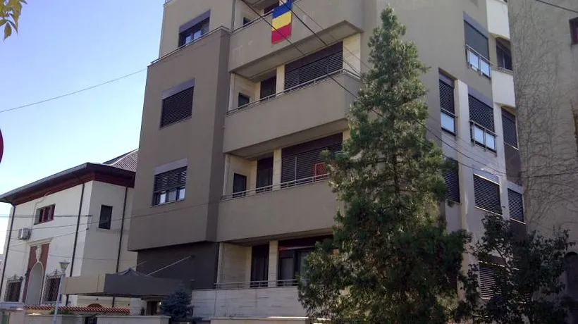 Adrian Năstase și-a arborat tricolorul la balconul vilei din Zambaccian