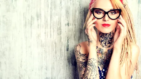 O tânără și-a tatuat tot corpul de la 19 la 27 ani. Acum nu-i mai plac tatuajele: „Încă îl iubesc pe Harry Potter, dar nu-l mai vreau pe PIELEA mea”