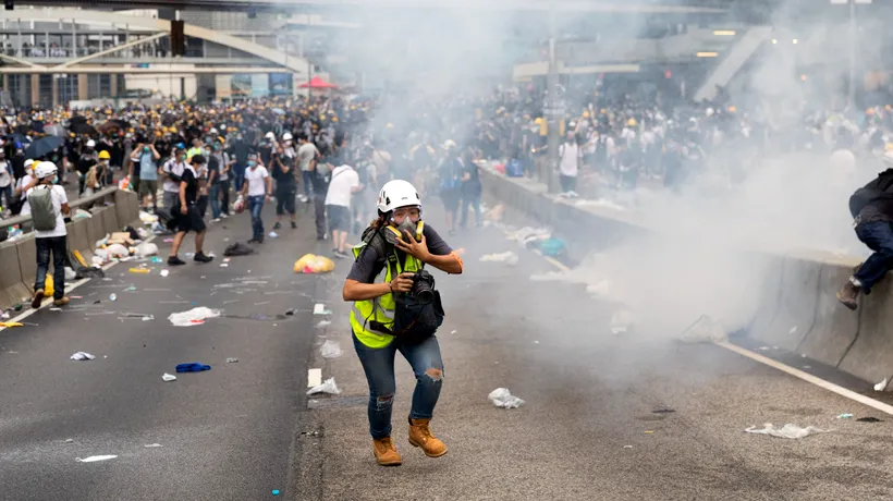 PROTESTE. Sute de oameni au fost arestați în Hong Kong în urma unor noi manifestații pro-democrație
