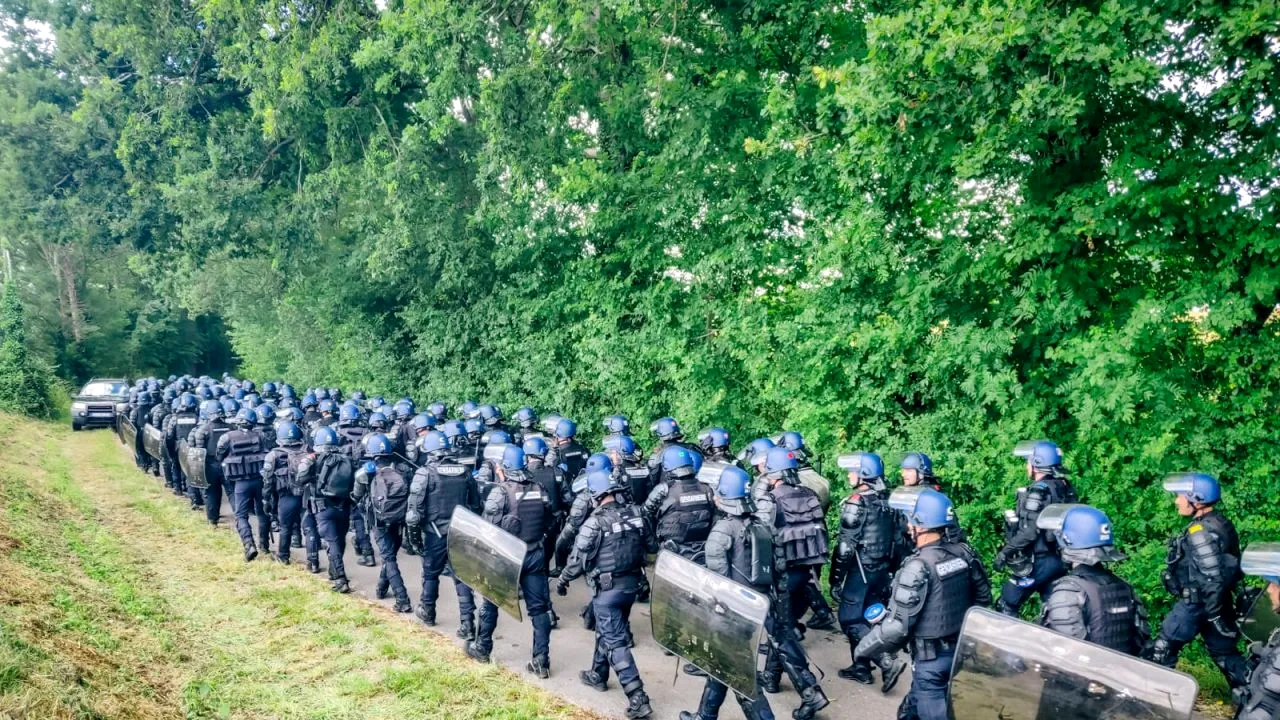 Măcel la o petrecere în Bretania, Franța. Sute de oameni s-au bătut cu polițiștii care au venit să întrerupă distracția (VIDEO)