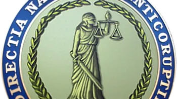 Polițiști din Pitești, naș și fin, reținuți pentru șantaj/DNA: „Săvârșirea a 3 infracțiuni de șantaj, toate în formă continuată”