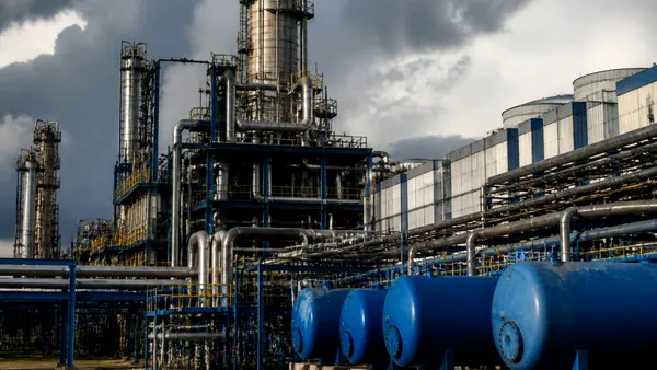 Romgaz face precizări în scandalul presupuselor influenți americane pentru achiziția de LNG: „Niciun oficial nu a exercitat presiuni pentru a determina compana să încheie vreun contract de achiziție de gaze, indiferent de sursă”