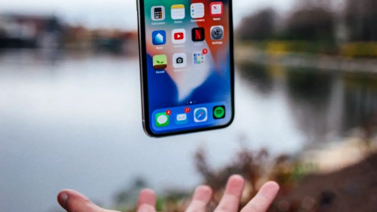 SECURITATE CIBERNETICĂ. Aplicație de e-mail preinstalată pe terminalele iPhone și iPad permite să fie preluat controlul asupra dispozitivelor