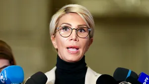 Daniel Zamfir, replică pentru Raluca Turcan: „Trebuie să ai mare tupeu după ce ai comis-o grav cu coiful dacic să îndrăznești să ai păreri”