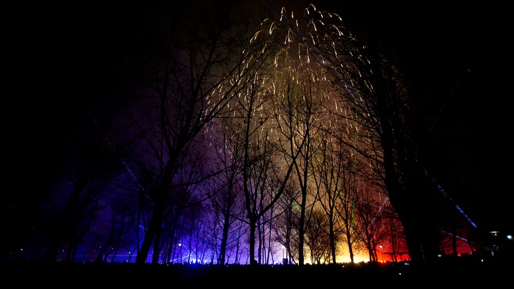 FOTO-VIDEO | Noul an, primit cu focuri de artificii. Cum a fost spectacolul de lumini din București. În Oradea, momentul de la miezul nopții a fost filmat cu drona