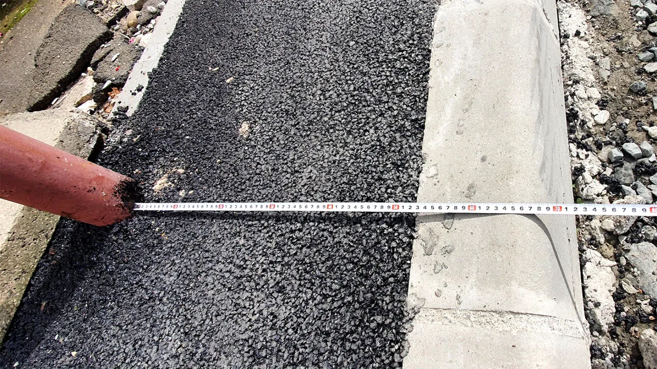 Orașul din România în care trotuarele sunt înguste de doar 53 de centimetri