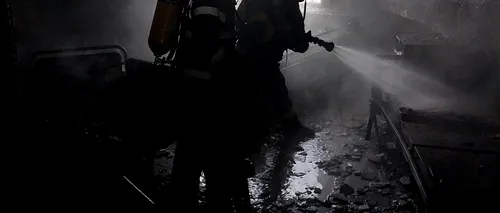 FOTO-VIDEO | Incendiu puternic la un cămin de bătrâni din Alba. Au fost evacuate 50 de persoane