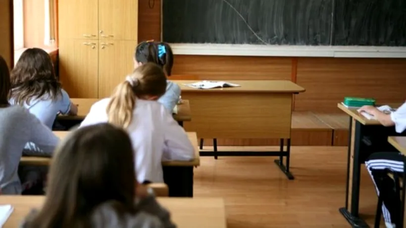 Un profesor din Pașcani, acuzat că le cere bani elevilor pentru motivarea absențelor.VIDEO