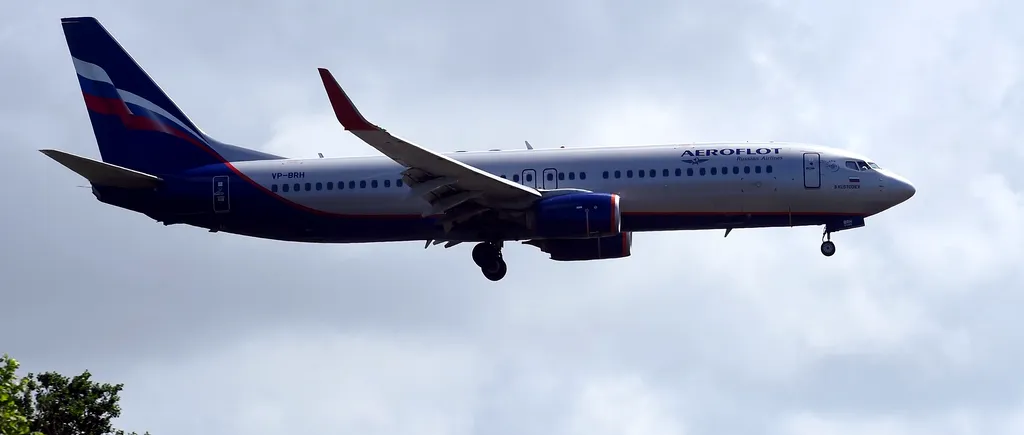 Un avion cu pasageri al unei companii rusești, care decolase de la Soci, a rămas în PANĂ de motor în plin zbor