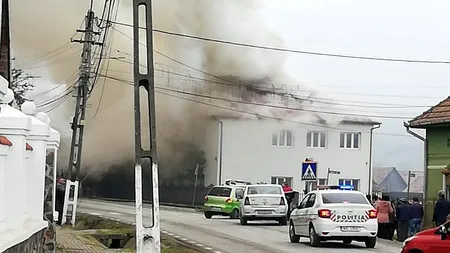 Incendiu la o şcoală din Alba. Zeci de elevi şi profesori au fost evacuaţi (VIDEO)