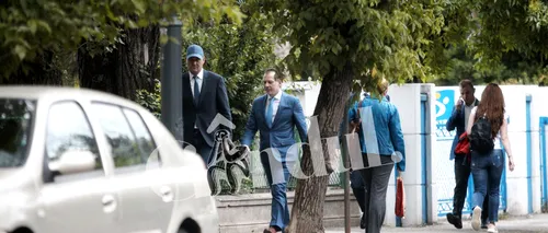 Florin Cîțu, relaxat alături de SPP-iști pe stradă. Pe unde s-a plimbat premierul (FOTO-VIDEO)