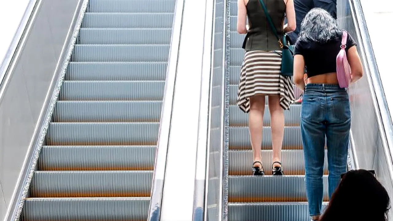 Scările rulante din Pasajul pietonal de la Piața Universității sunt din nou FUNCȚIONALE