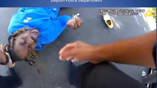 Șofer de culoare paraplegic, scos cu forța din mașină de polițiști în SUA (VIDEO)