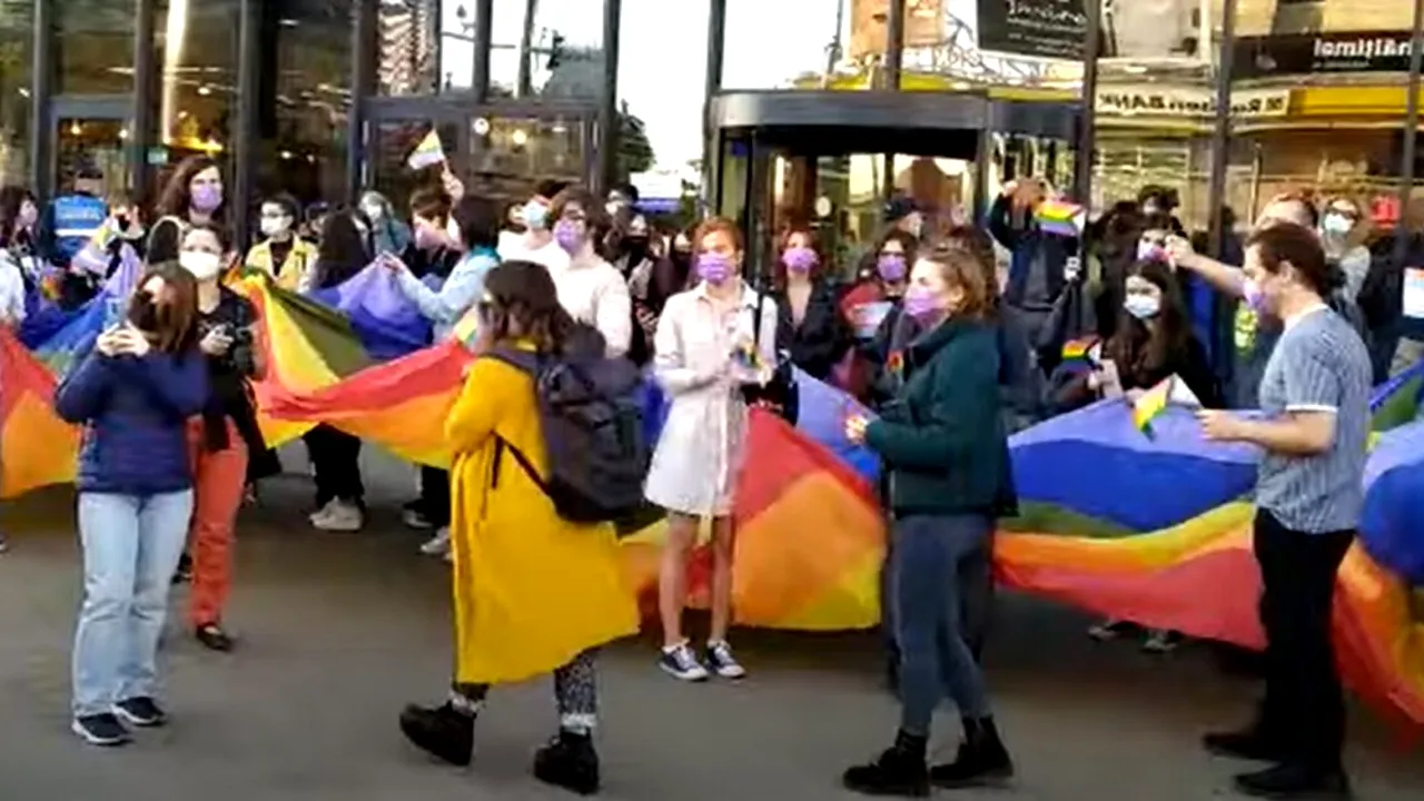 Parada homosexualilor din Iași, primită cu ouă și fumigene de contramanifestanți: „Iaşiul nu-i Sodoma”