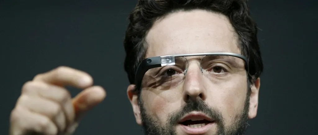 Microsoft intră în cursa pentru crearea „ochelarilor Google. VIDEO