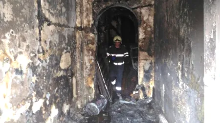 Incendiu puternic într-un cămin studențesc din Capitală. Două tinere au avut nevoie de îngrijiri medicale